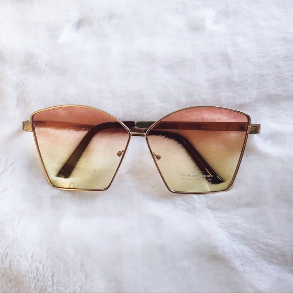 Aubrey Light Pink Gradient Oversized Sunglasses